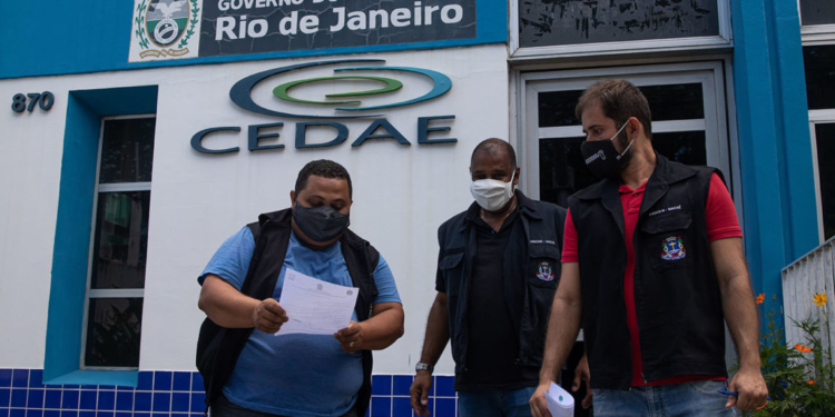 Procon entrega notificação para Cedae pedindo informações sobre a falta de água. Macaé/RJ. Data: 25/01/2021. Foto: Rui Porto Filho